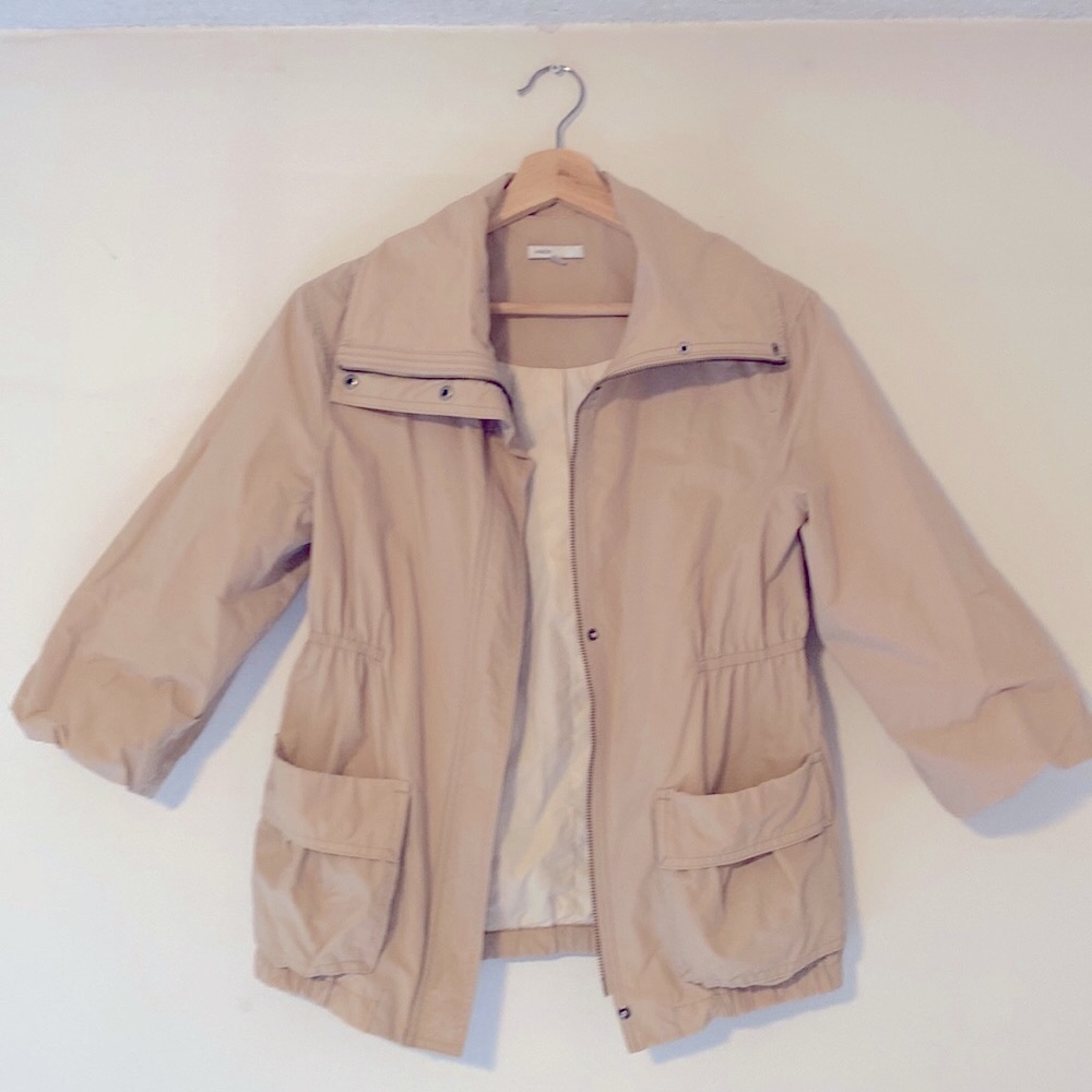 Vince coat size extra small, excellent condition. Colour tan.